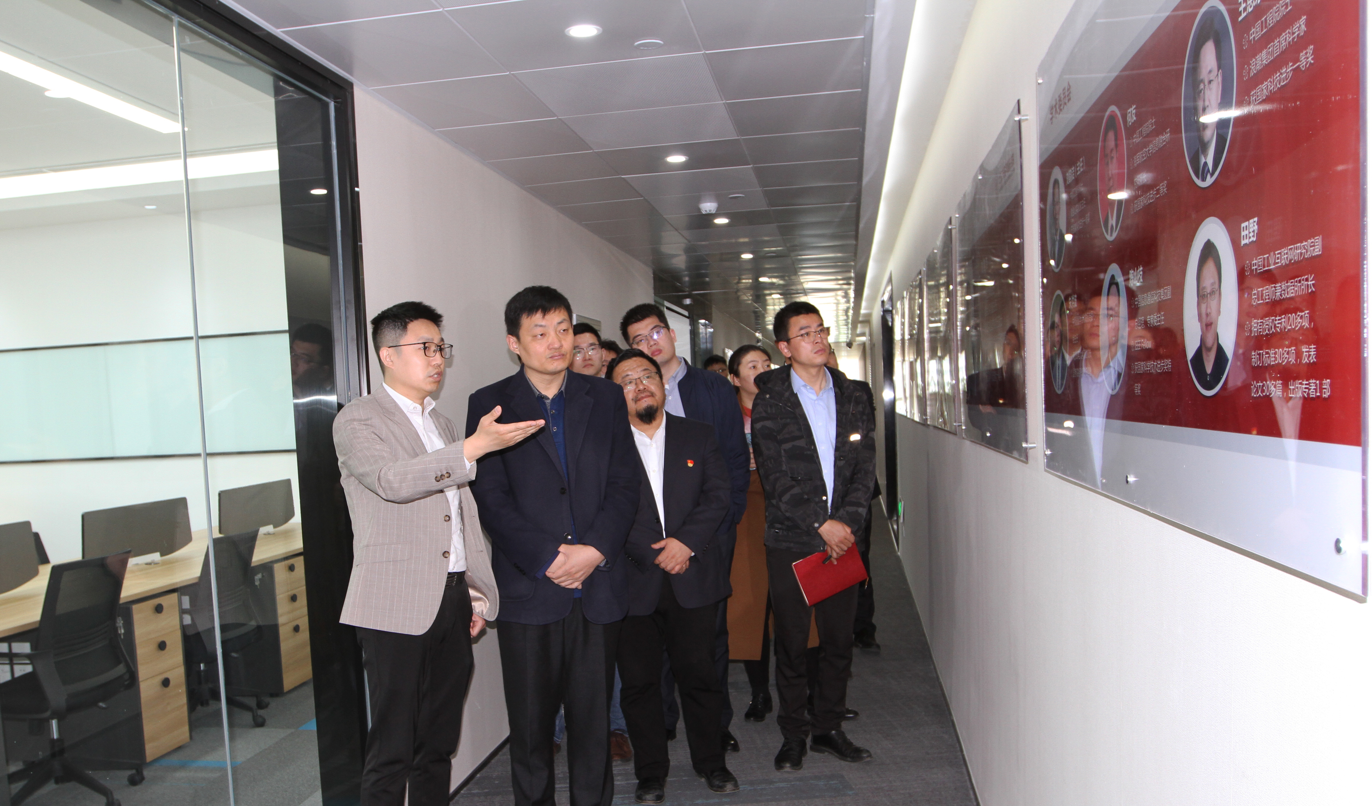 济南市中区委政研室主任韩希宁一行到山东科创大厦调研(图1)