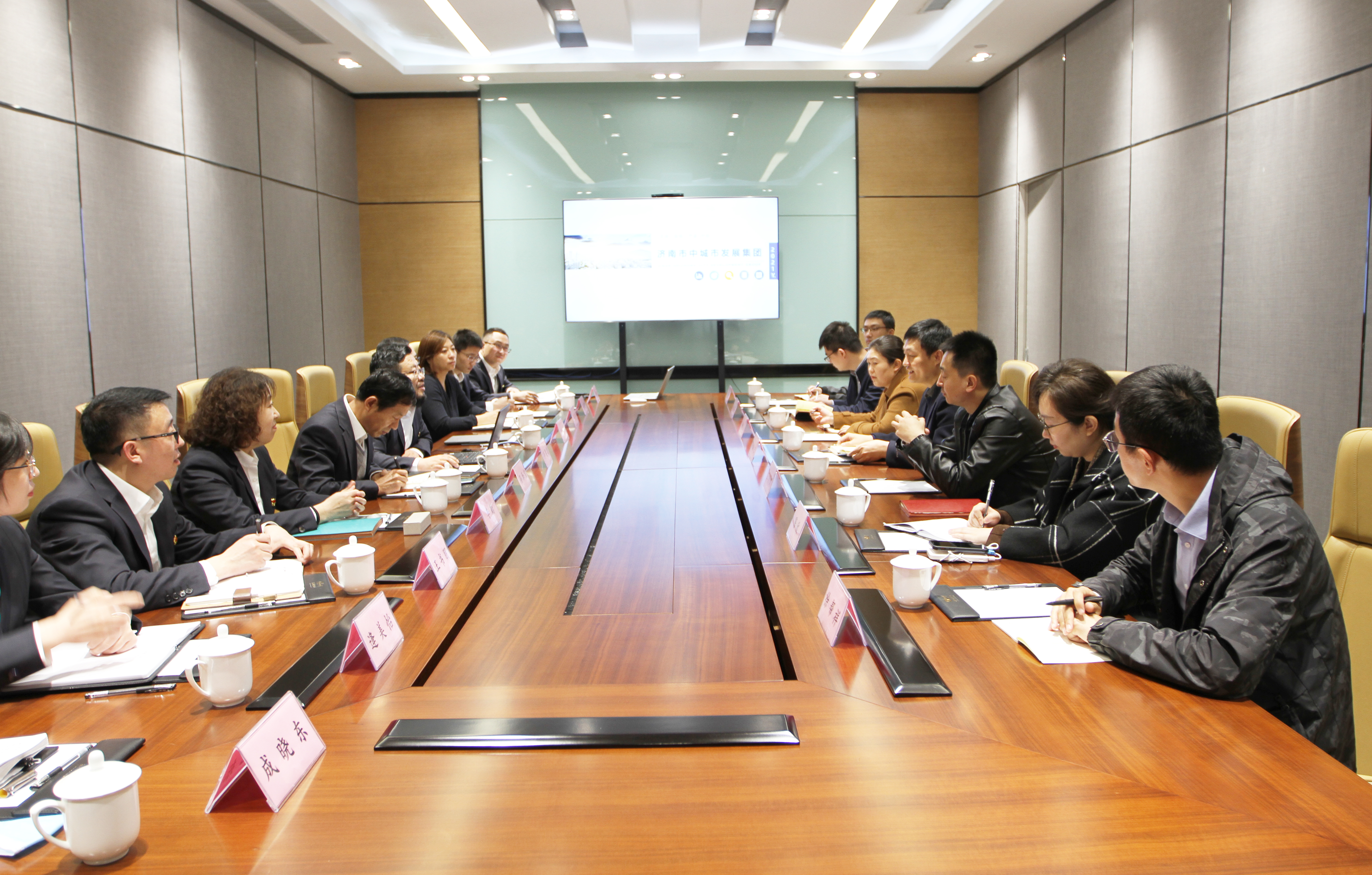 济南市中区委政研室主任韩希宁一行到山东科创大厦调研(图3)