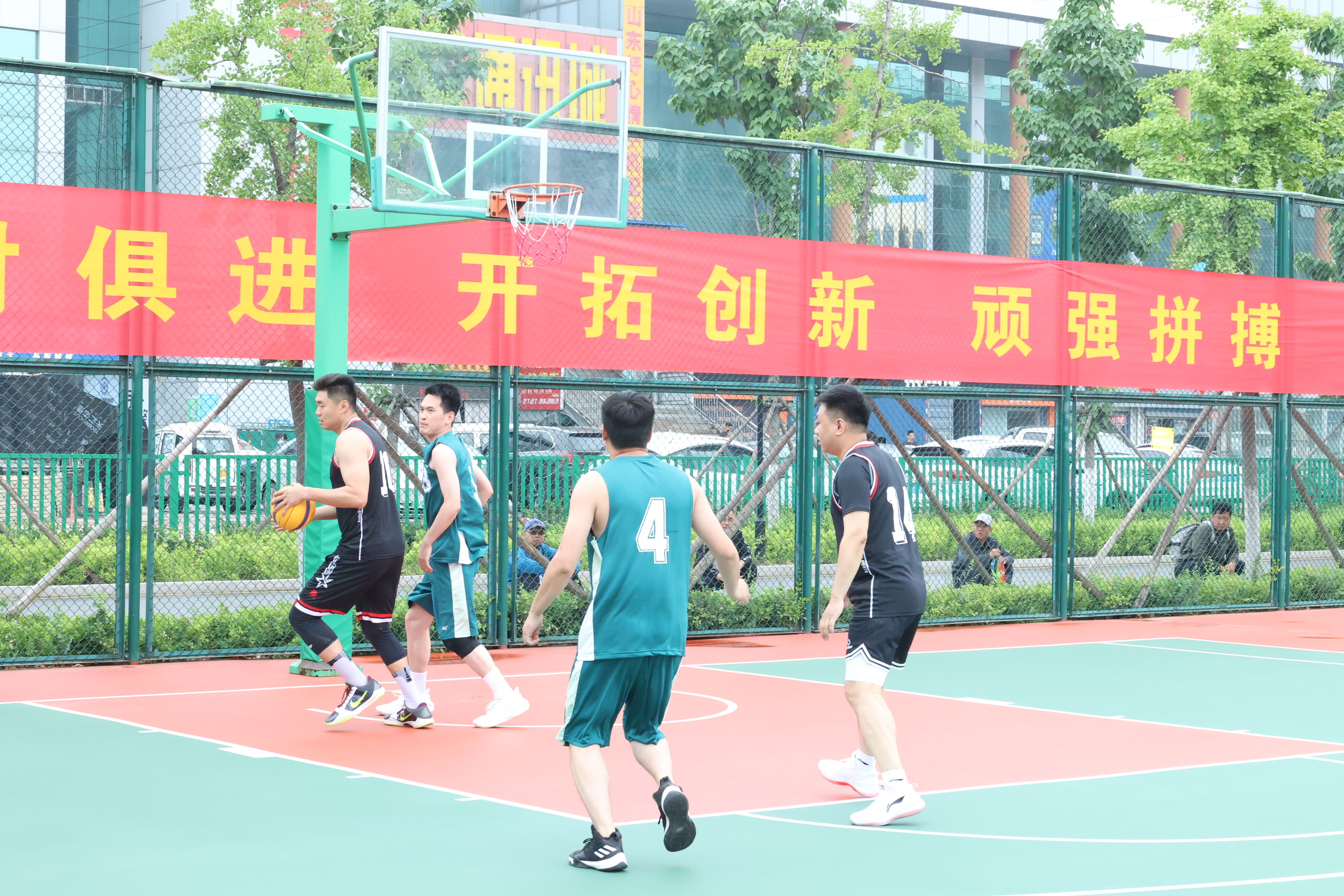 济中城发代表市中区总工会参加济南市第十届职工运动会男子三人篮球比赛(图2)