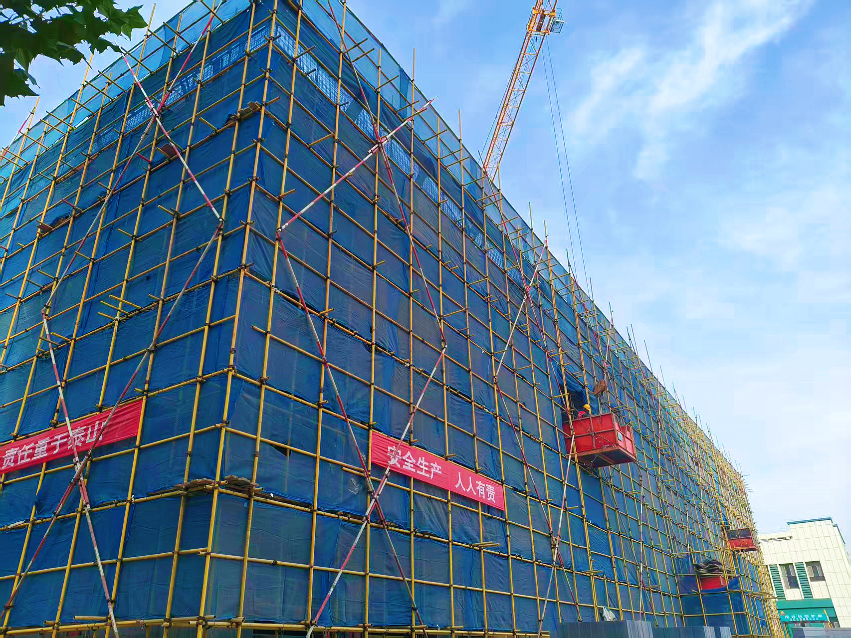 从泉城到天山：以匠心首战，树“走出去”战略标杆——新疆阿克苏地区第二中学学生宿舍楼项目主体结构圆满封顶(图2)