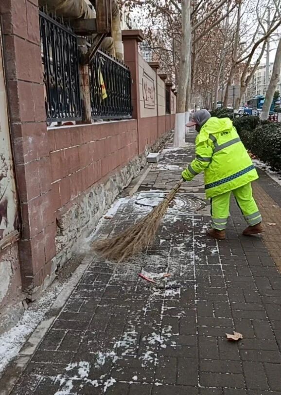 雪落泉城，情暖市中丨济中城发集团清雪纪实(图10)
