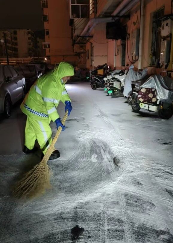 雪落泉城，情暖市中丨济中城发集团清雪纪实(图9)