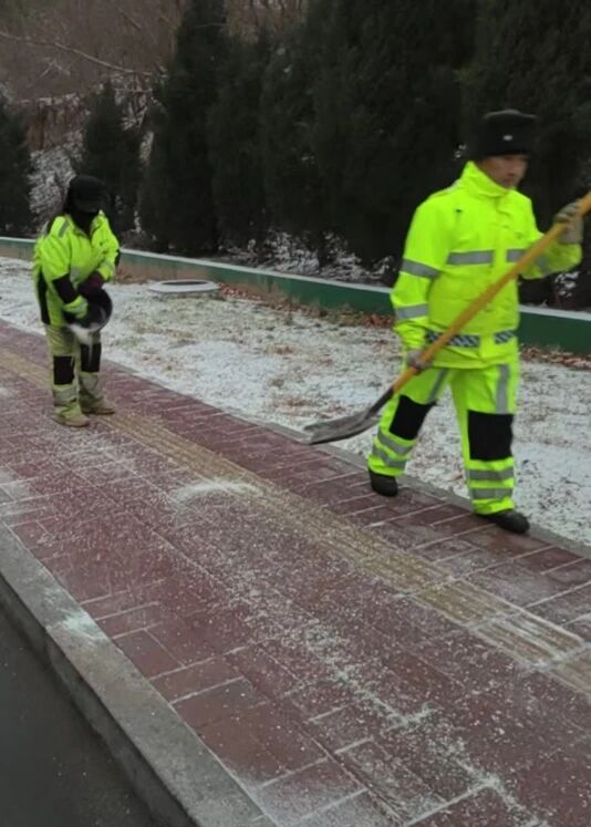 雪落泉城，情暖市中丨济中城发集团清雪纪实(图11)