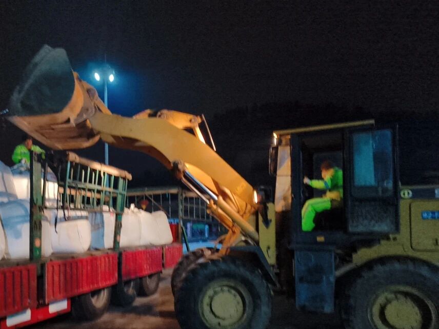 雪落泉城，情暖市中丨济中城发集团清雪纪实(图2)