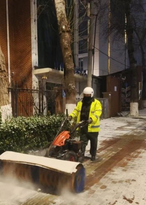 雪落泉城，情暖市中丨济中城发集团清雪纪实(图8)