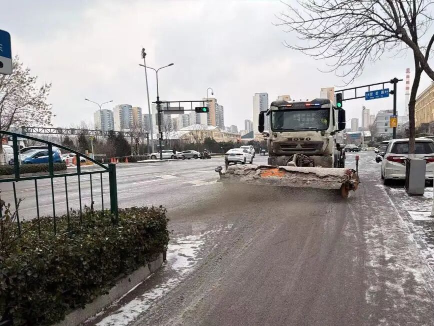 雪落泉城，情暖市中丨济中城发集团清雪纪实(图6)