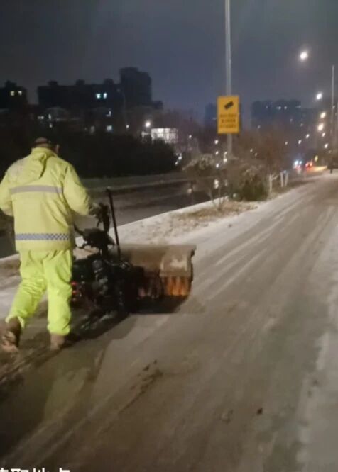 雪落泉城，情暖市中丨济中城发集团清雪纪实(图12)